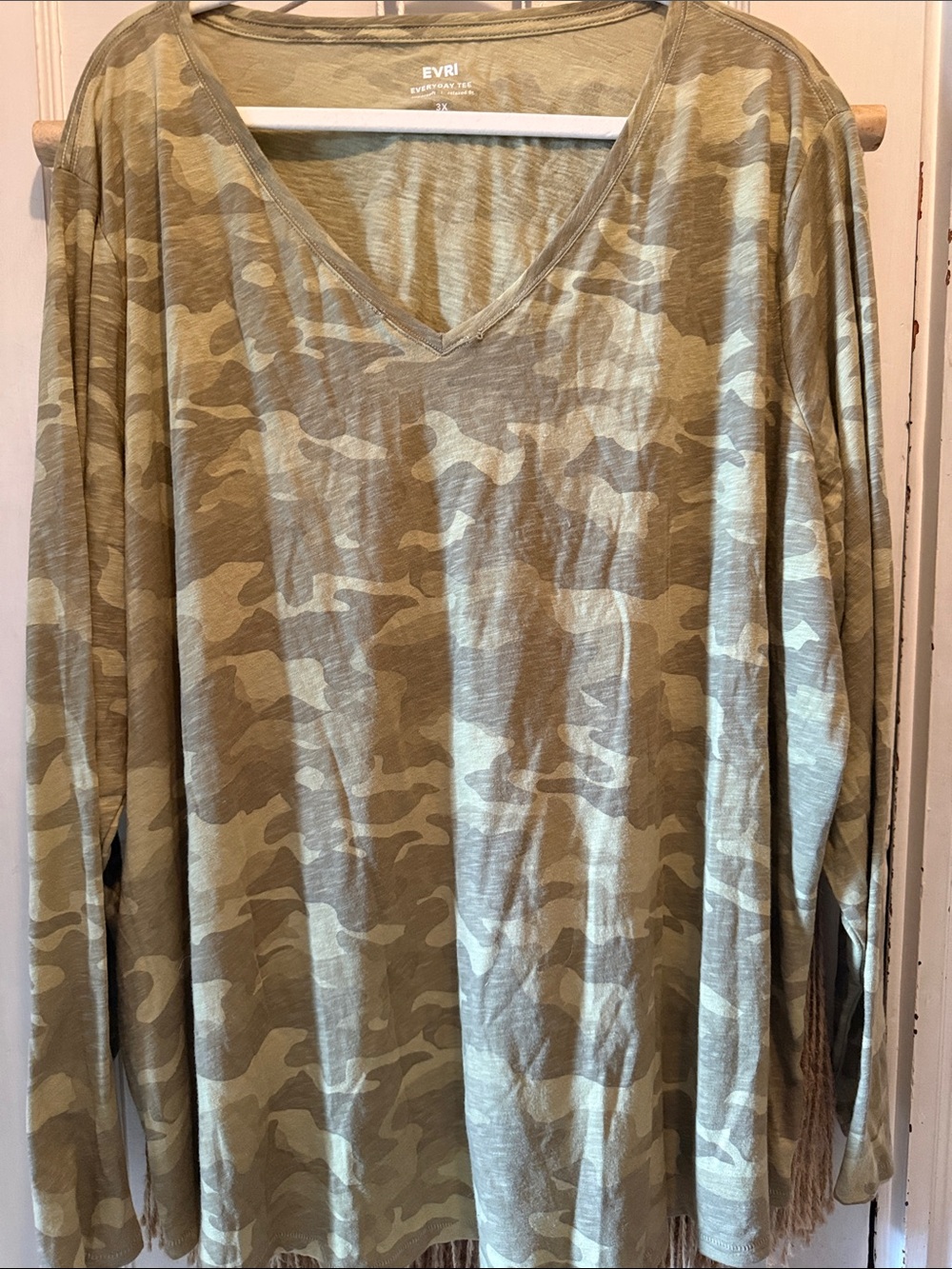 EVRI Womens V-Neck Long-Sleeve Camo Tee 3x